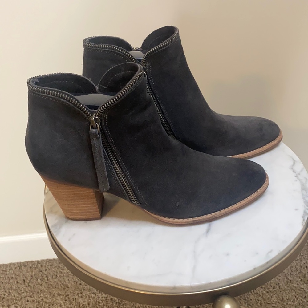 Dolce Vita Charcoal Gray Suede booties Size 9